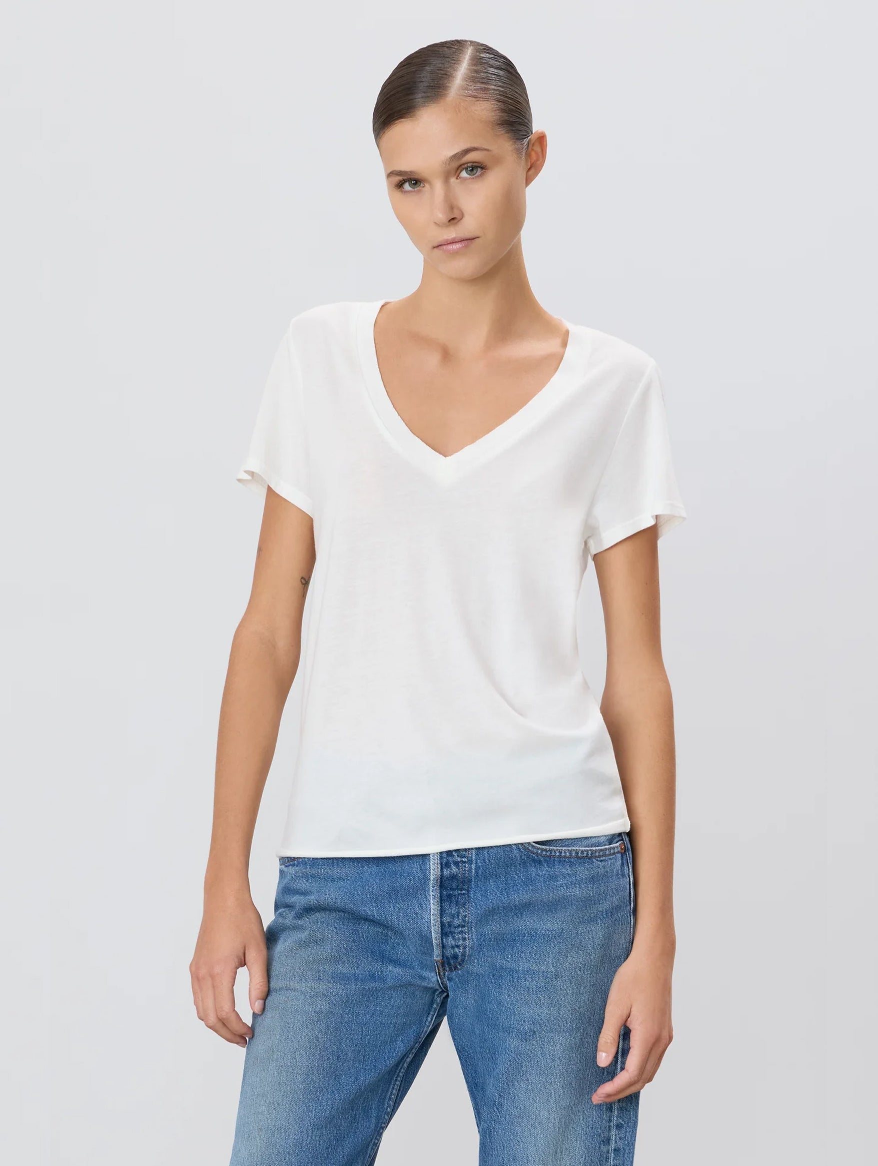 V-Neck T-Shirt in Ivory
