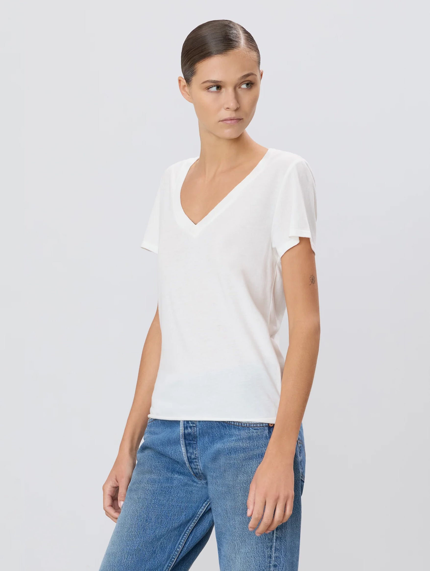 V-Neck T-Shirt in Ivory