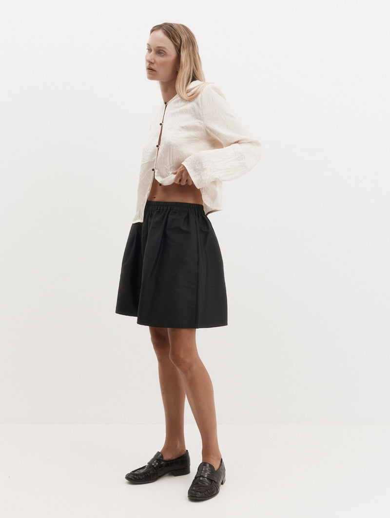 Voluminous Short in Black