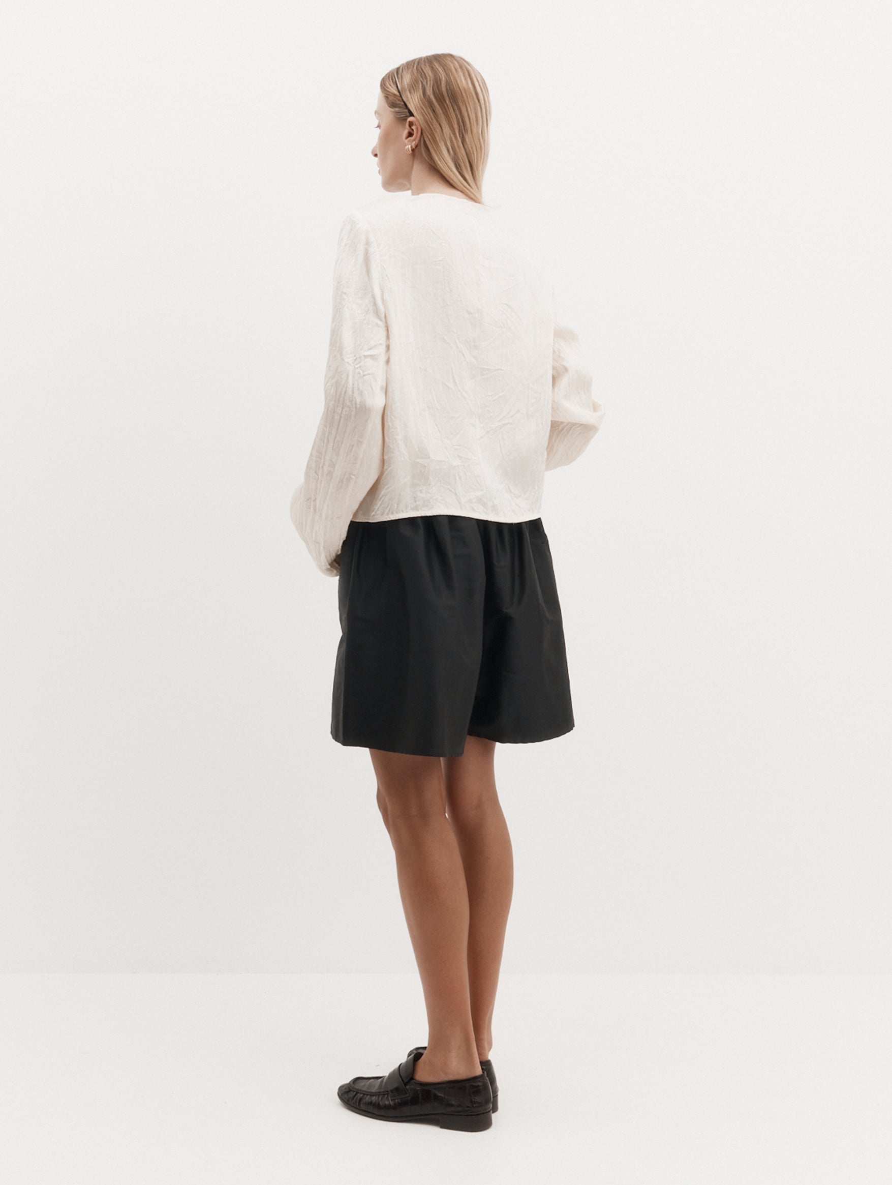 Voluminous Short in Black