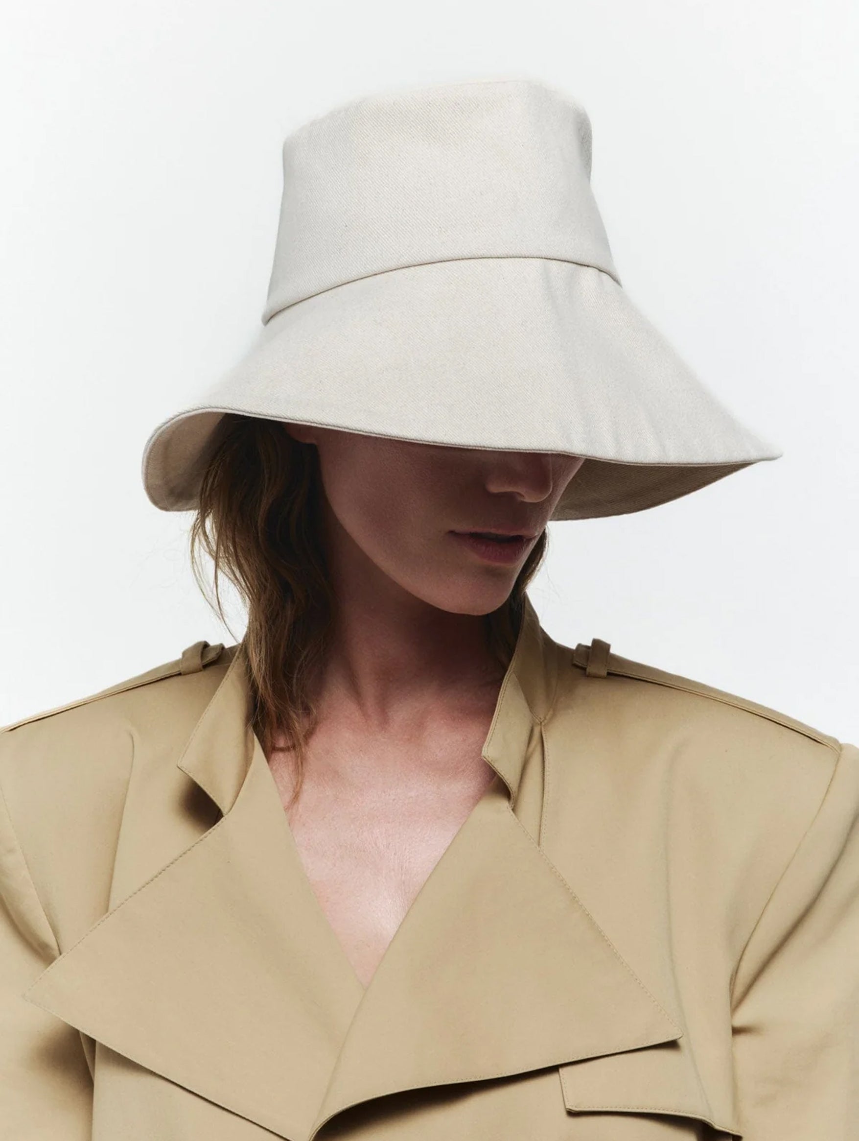 Walker Bucket Hat in Off White