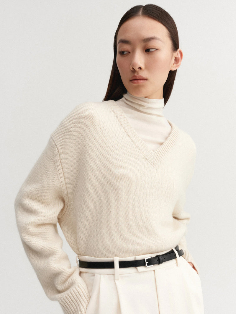 Yara V-Neck Sweater in Vanilla