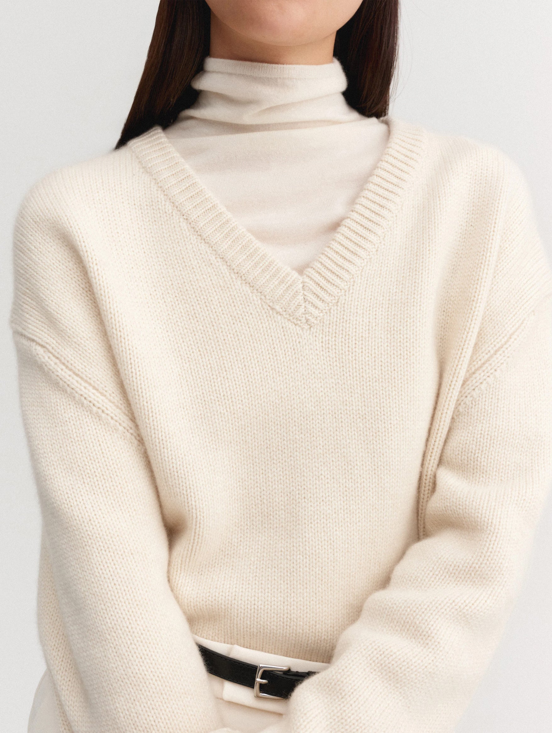 Yara V-Neck Sweater in Vanilla
