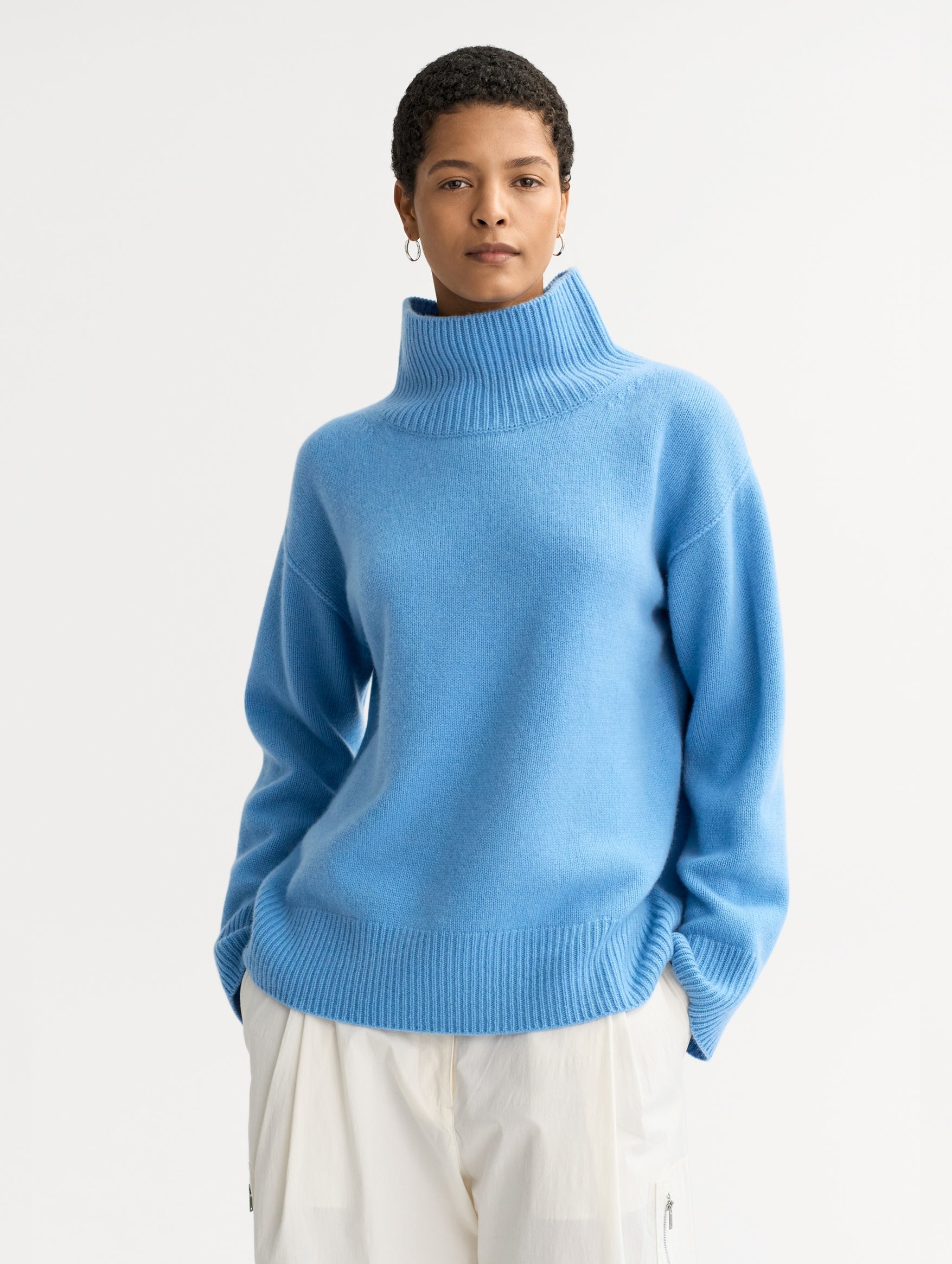 Boyfriend Cashmere Turtleneck in Azure