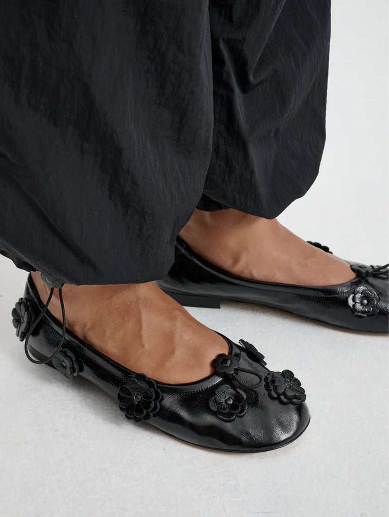 Brielle Flat in Black Leather