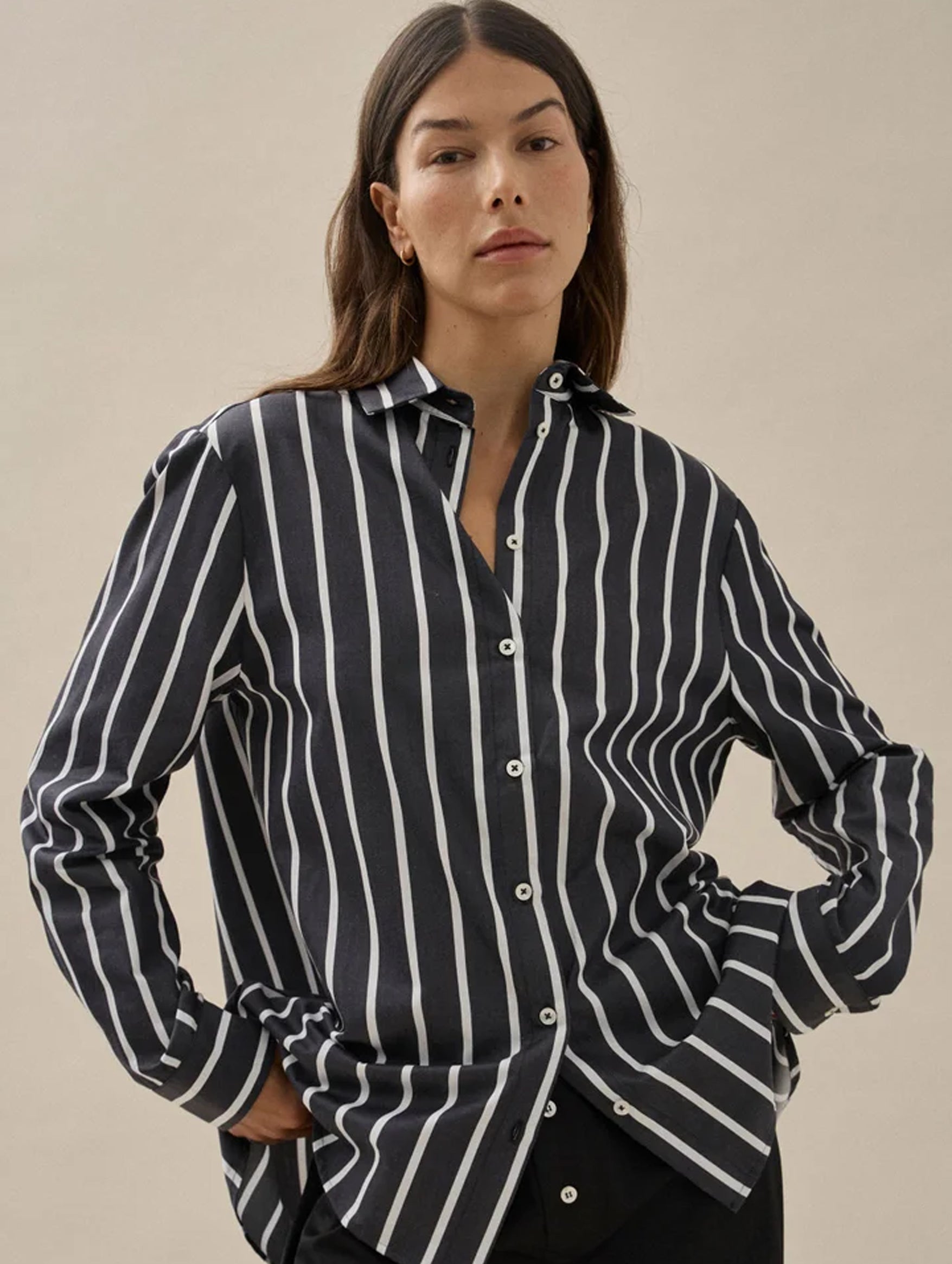 Signature Shirt in Black and White Stripe