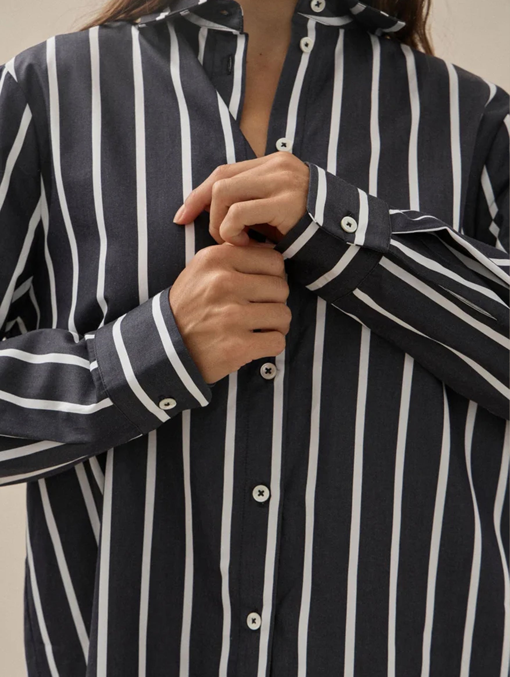 Signature Shirt in Black and White Stripe