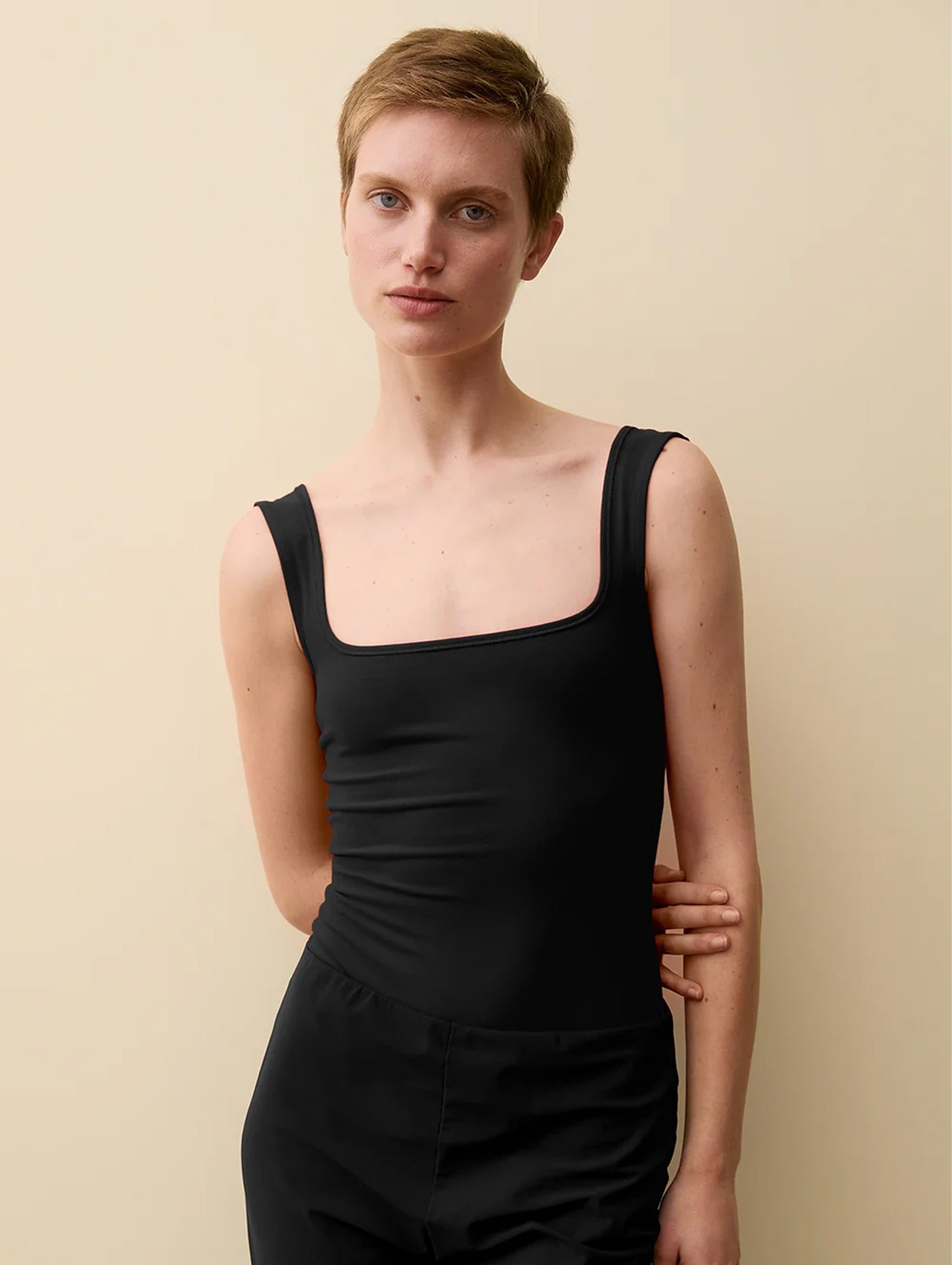 Nur Body in Black