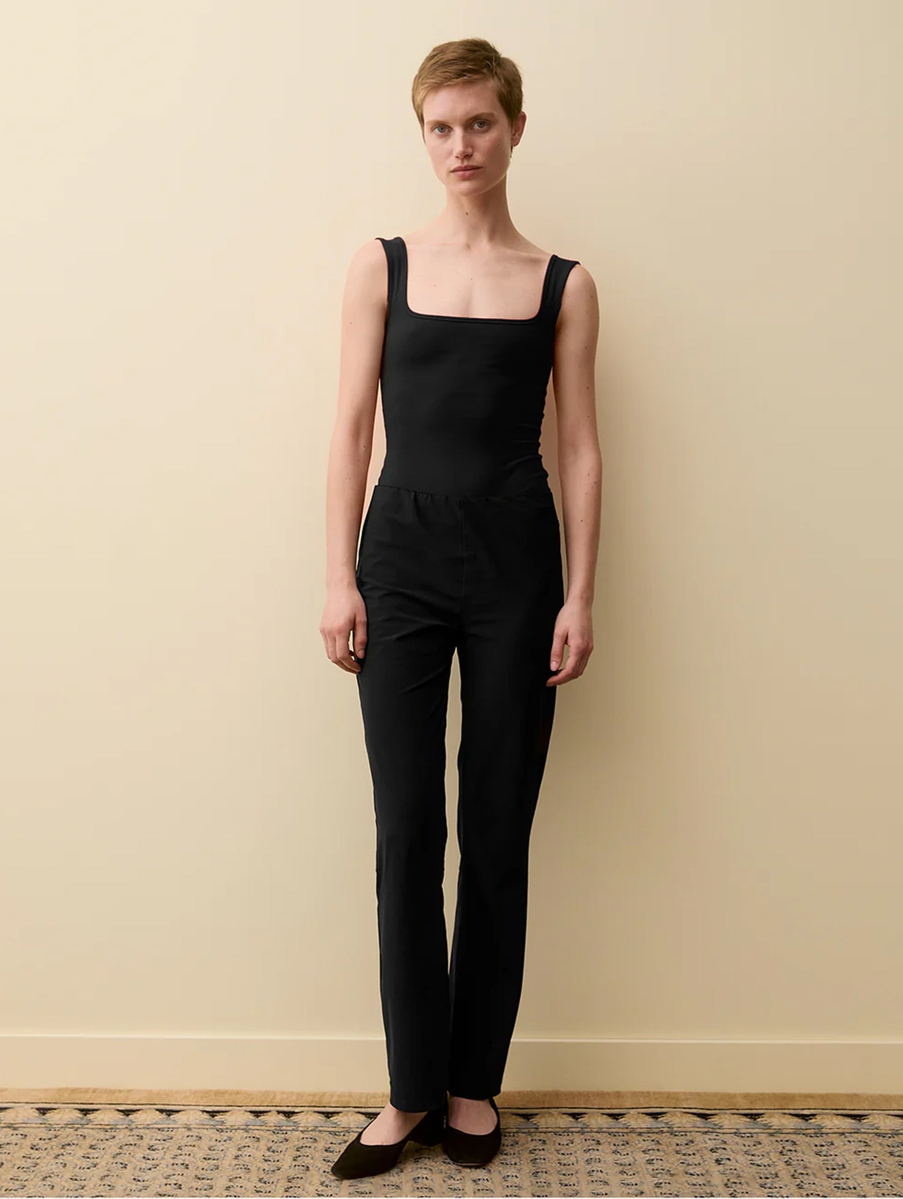 Nur Body in Black