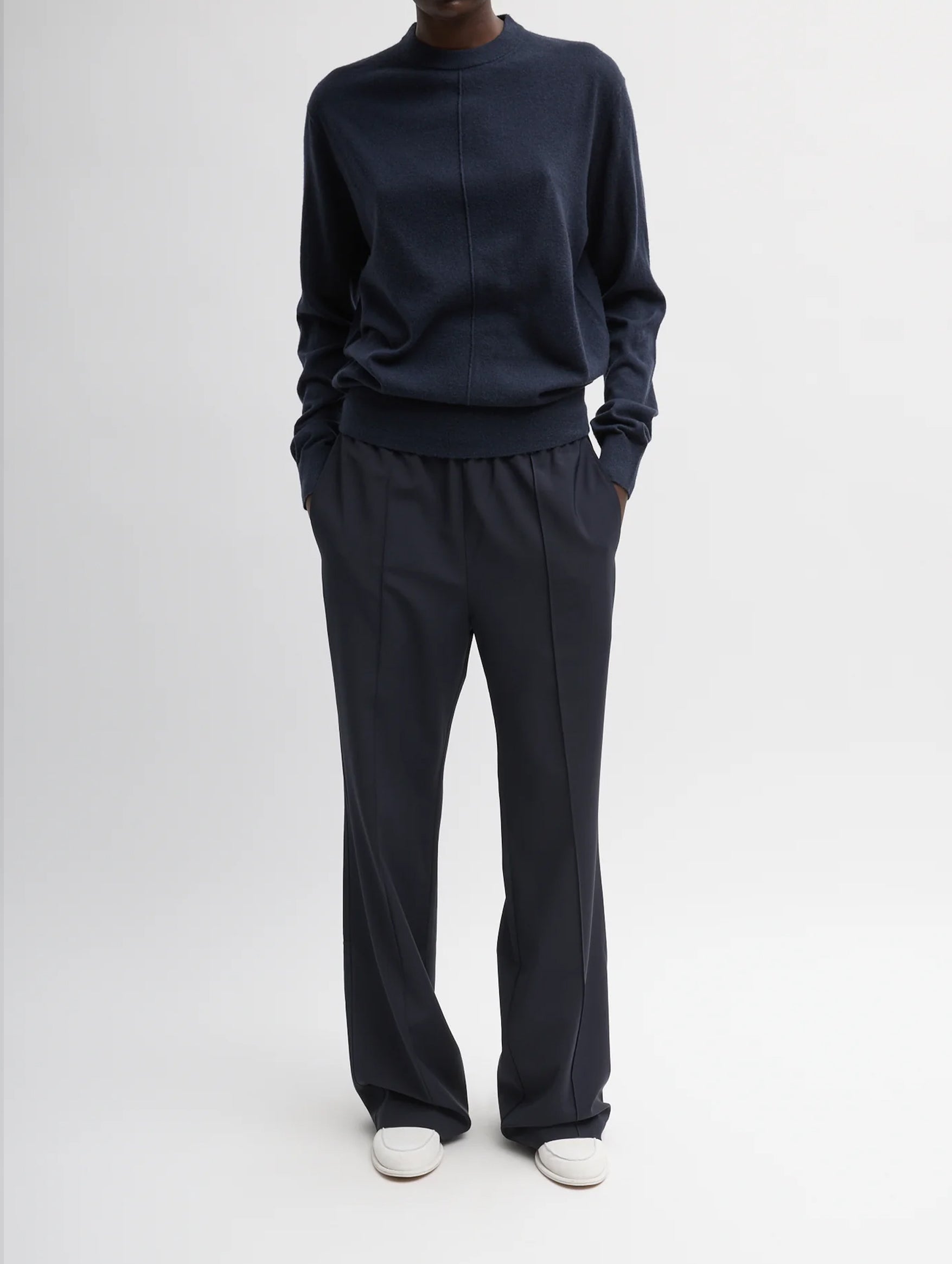 Tropical Wool Short Scottie Jogger in Navy