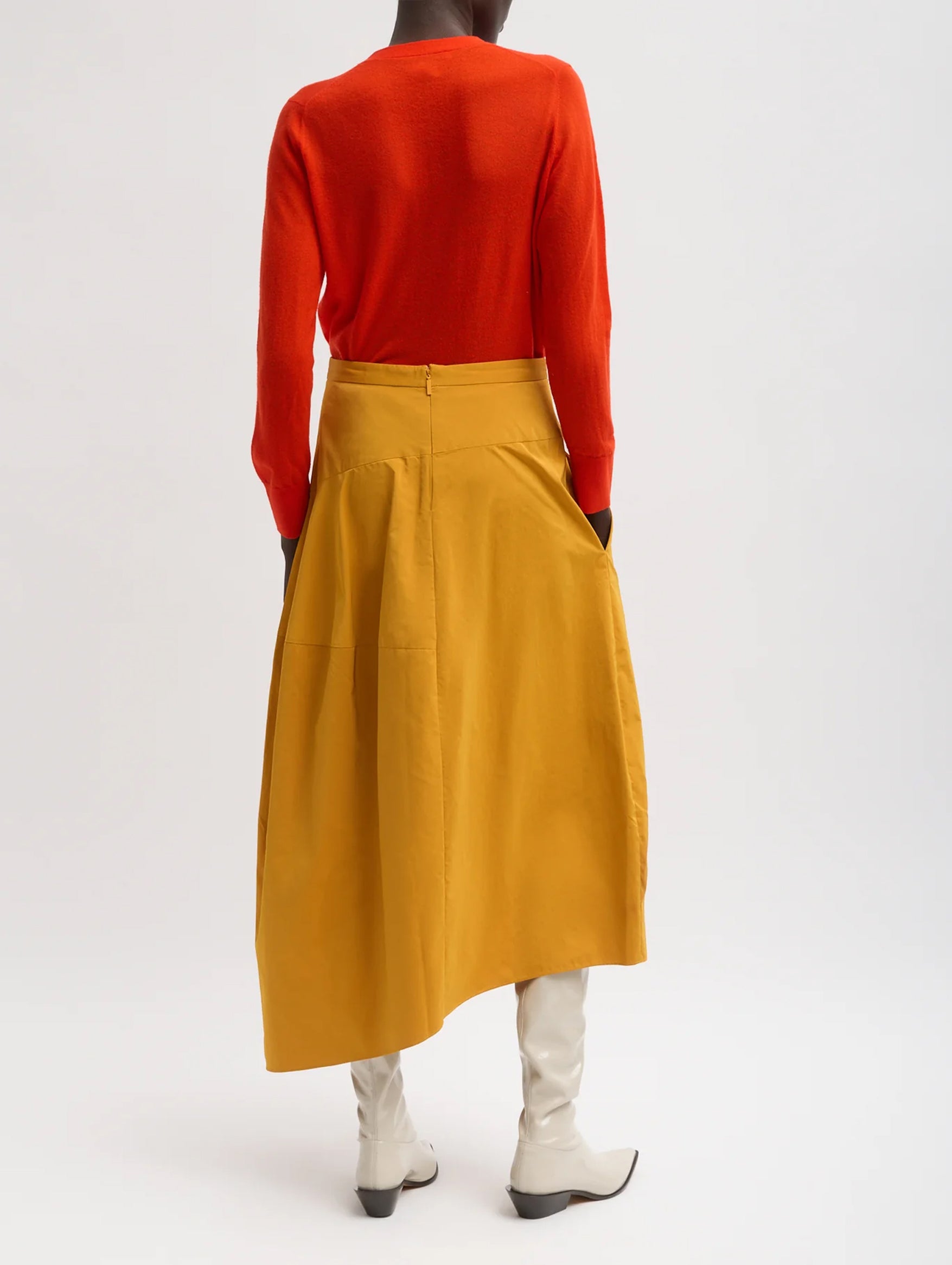 Skinlike Mercerized Wool V Neck Shrunken Cardigan in Red