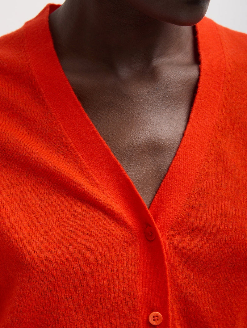 Skinlike Mercerized Wool V Neck Shrunken Cardigan in Red