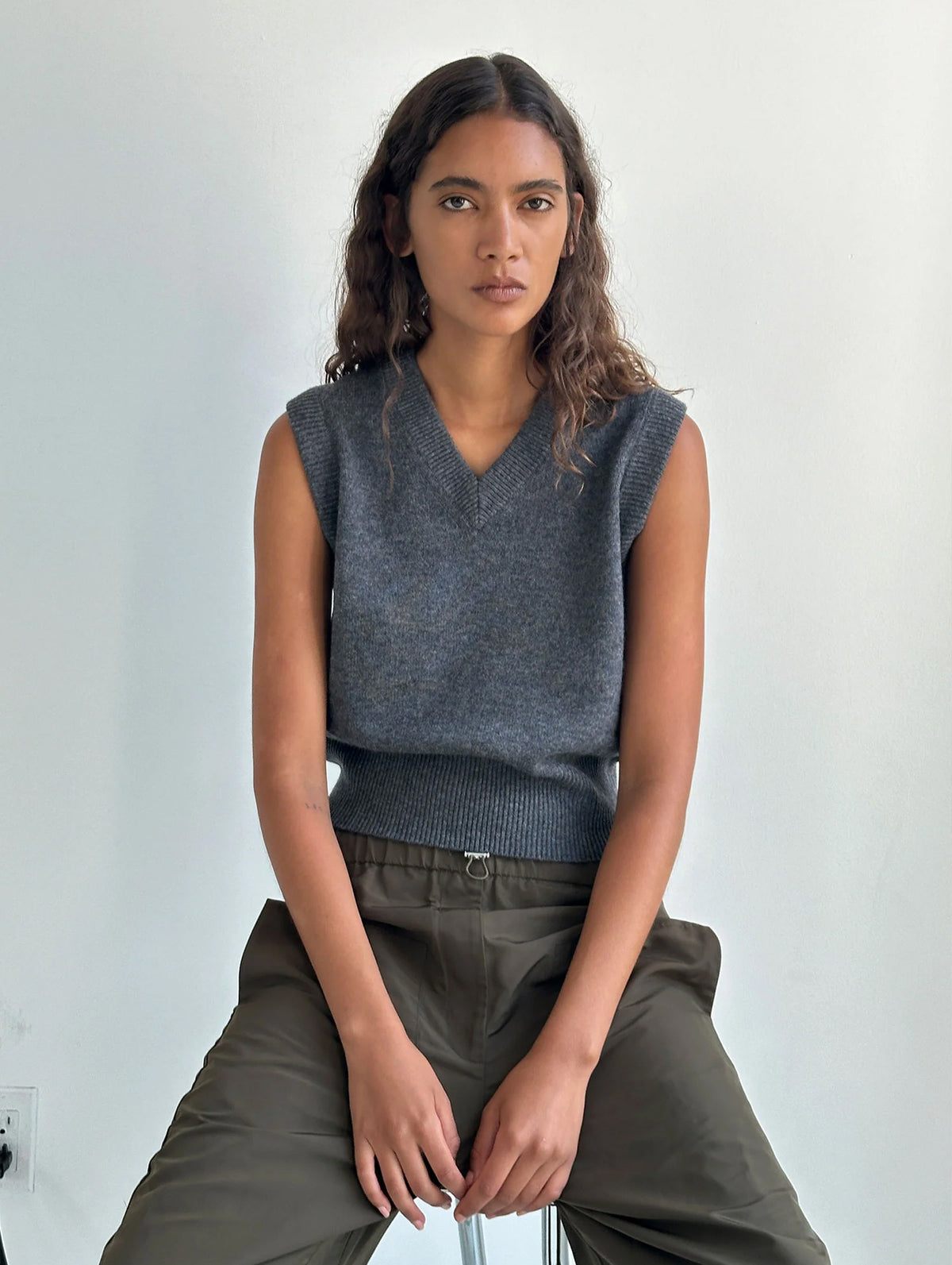 Merino Cashmere Vest in Charcoal