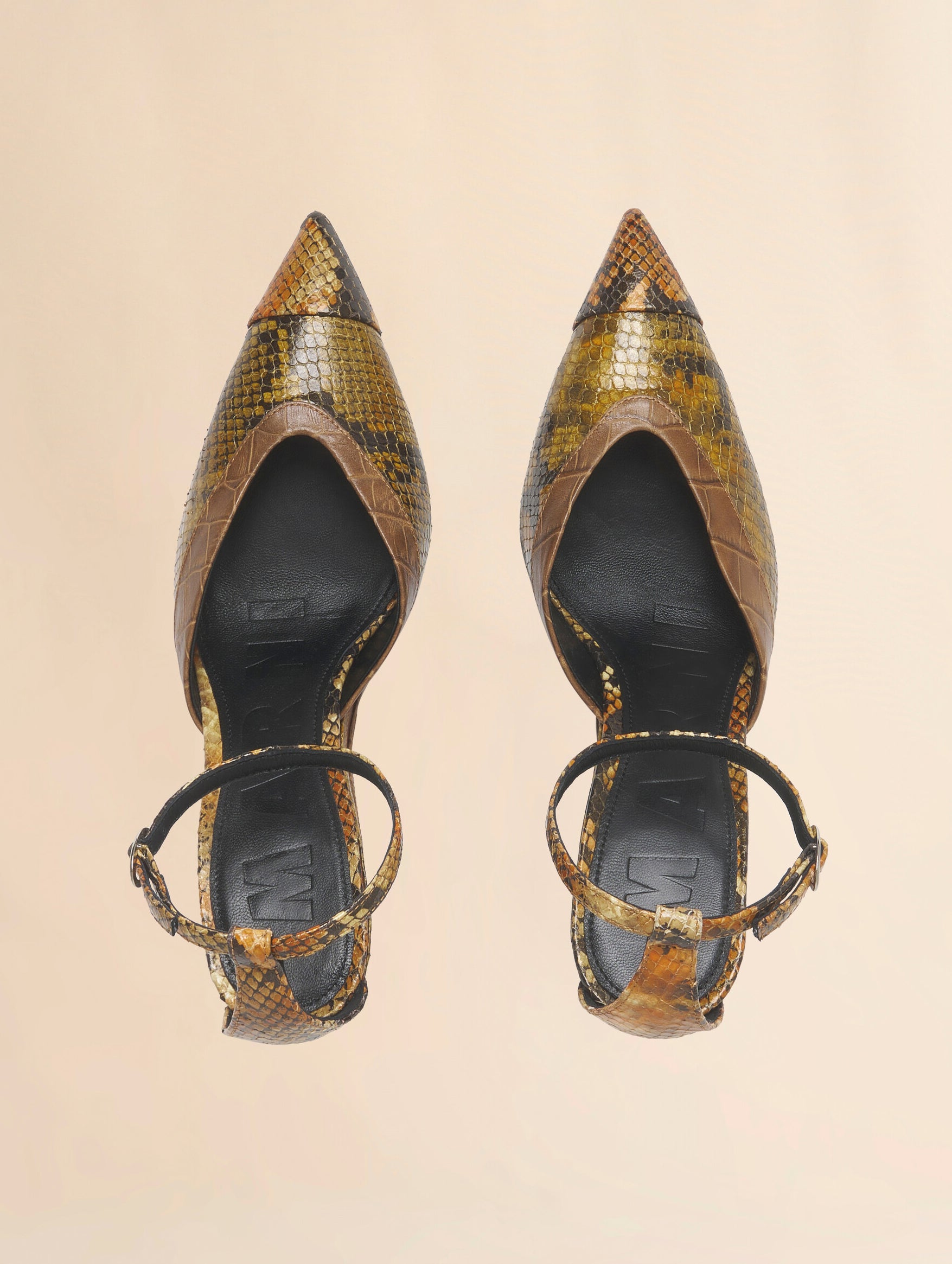 Pointed-toe Wedge in Brown