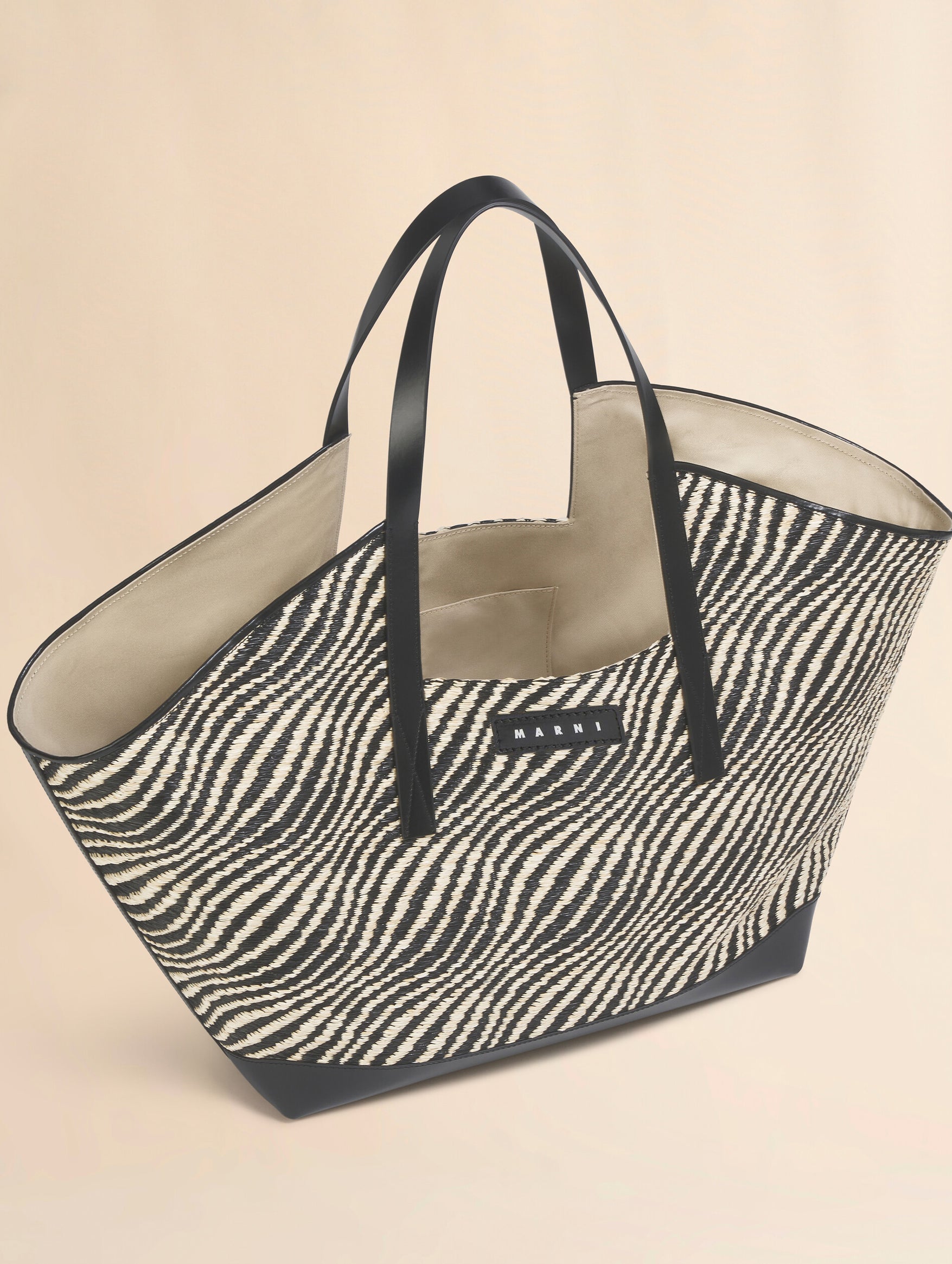 Black Raffia Effect Waves Tote Bag in Black