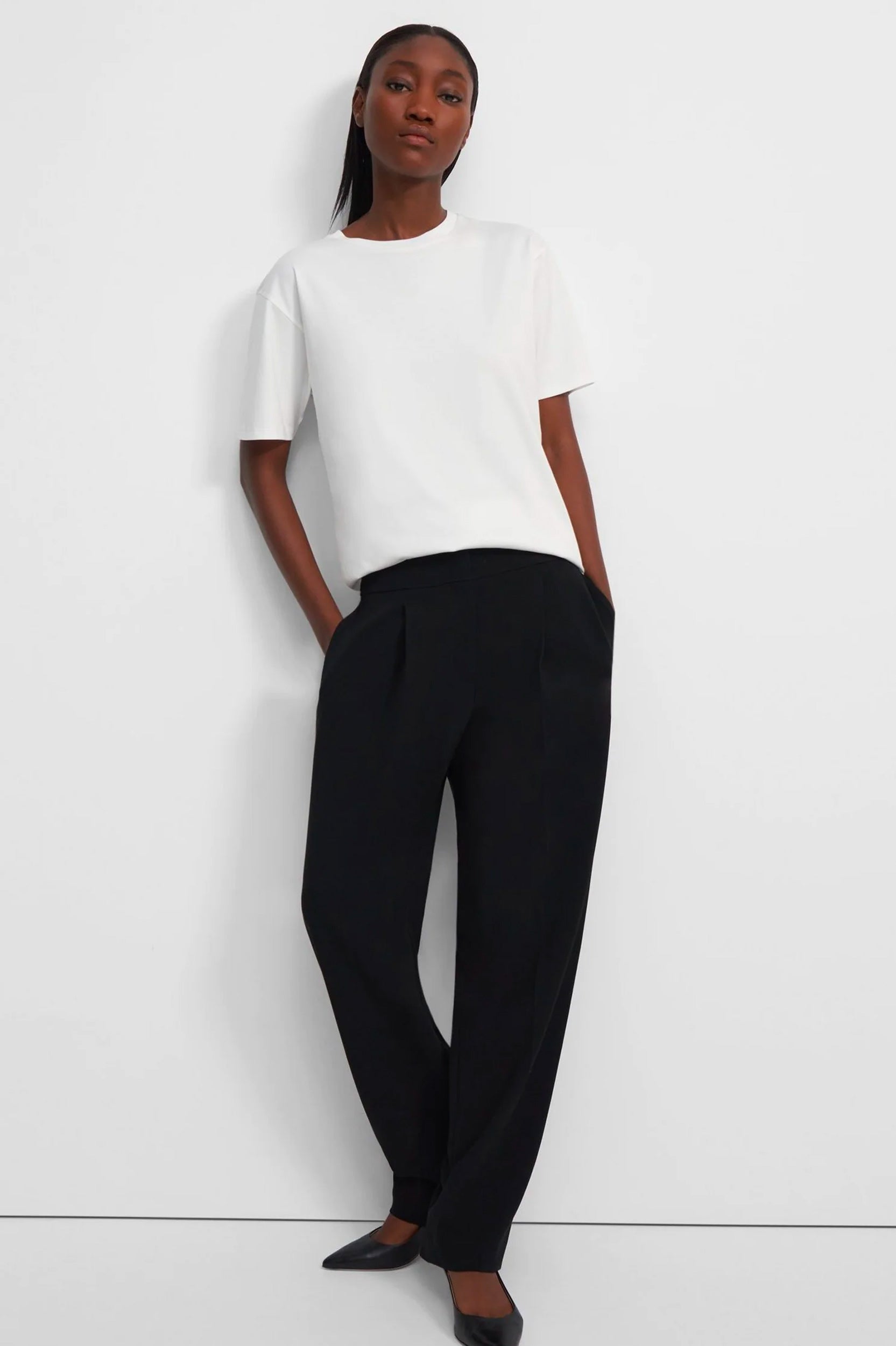 Carrot Crepe Pant in Black