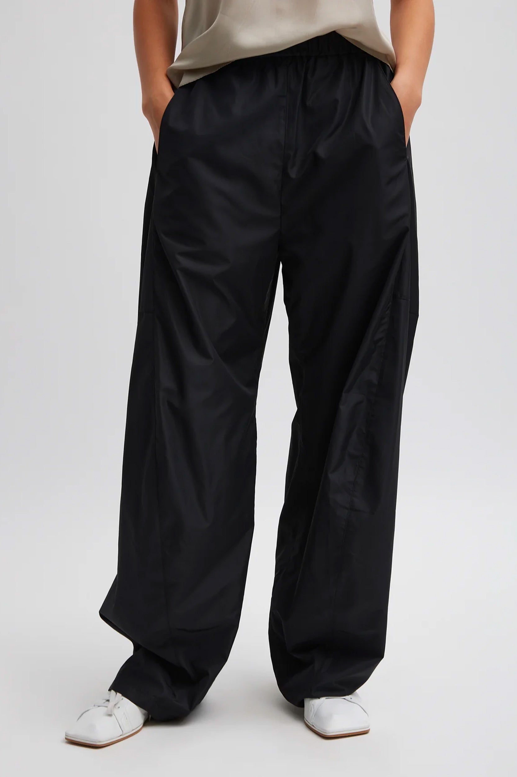 Italian Sporty Nylon Winslow Pant - Short